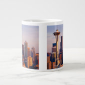 De Space Needle is een toren in Seattle Grote Koffiekop (Voorkant)