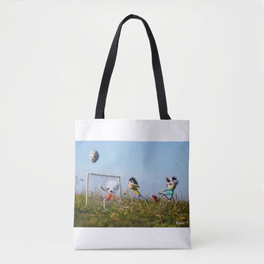 De speelse Fubby's die voetbal spelen. Tote-Bag Tote Bag (Voorkant)