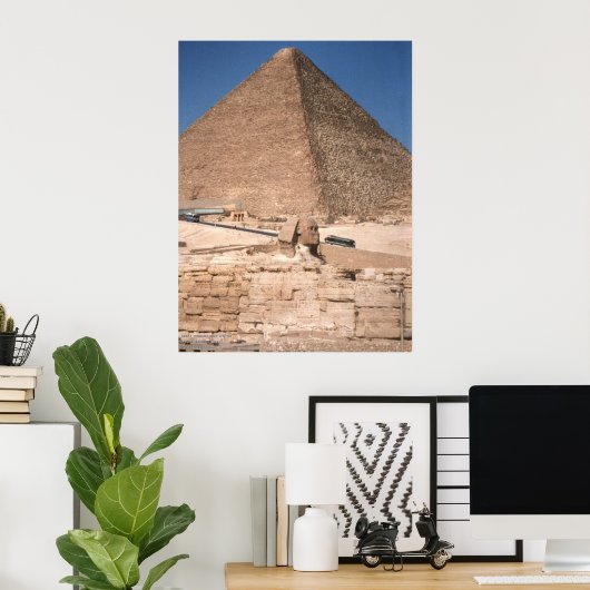 De Sphinx en de Grote Pyramide bij Giza Poster (Thuiskantoor)