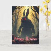 De spookachtige paashaas in het schimmige bos kaart (Gele Bloem)