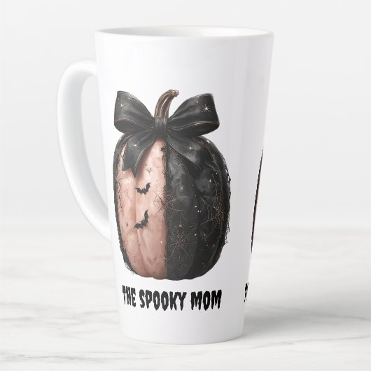 De Spooky Mom Halloween Pumpkin Latte Mok (Linkerhoek)
