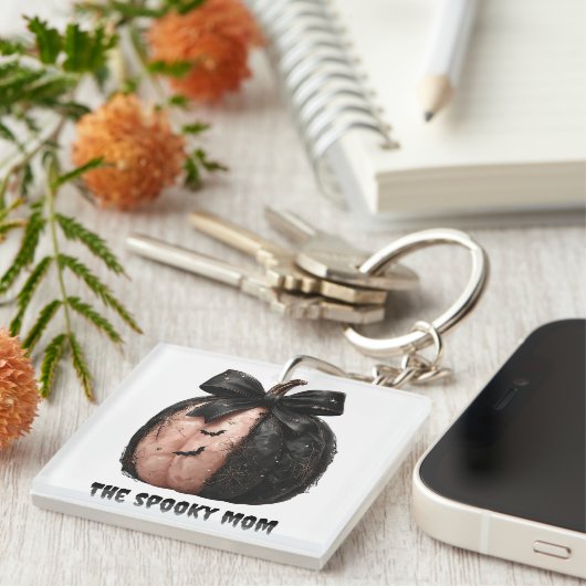 De Spooky Mom Halloween Pumpkin Sleutelhanger (Voorkant Rechts)