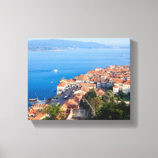 de stad Arona en het Meer van Maggiore op canvas p Afdruk (Voorkant)
