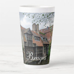 De stad Brugge in België Latte Mok