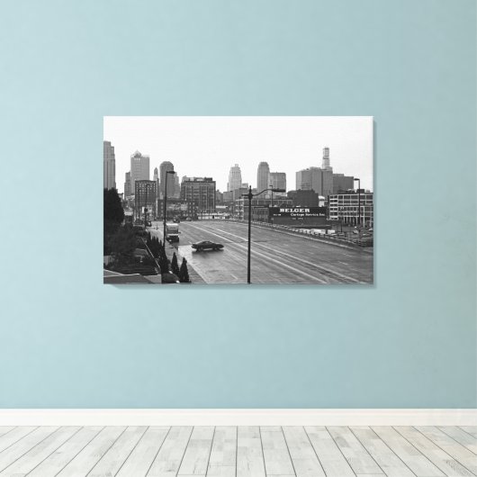 De stad Kansas City Skyline-Black en White Photo Canvas Afdruk (Insitu (Houten vloer))