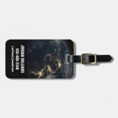 De stad licht 's nachts in Japan. Bagagelabel (Voorkant horizontaal)