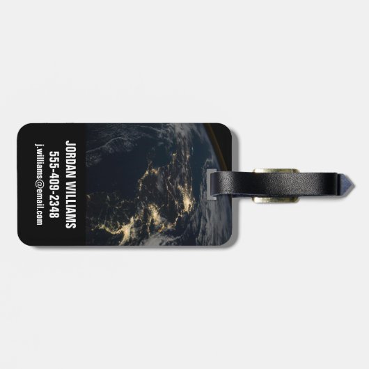 De stad licht 's nachts in Japan. Bagagelabel (Achterkant horizontaal)