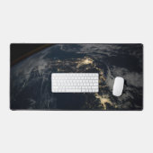 De stad licht 's nachts in Japan. Bureaumat (Keyboard & Muis)