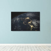 De stad licht 's nachts in Japan. Canvas Afdruk (Insitu (Houten vloer))