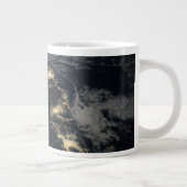 De stad licht 's nachts in Japan. Grote Koffiekop (Rechts)