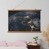 De stad licht 's nachts in Japan. Hangend Wandkleed (Slaapkamer)