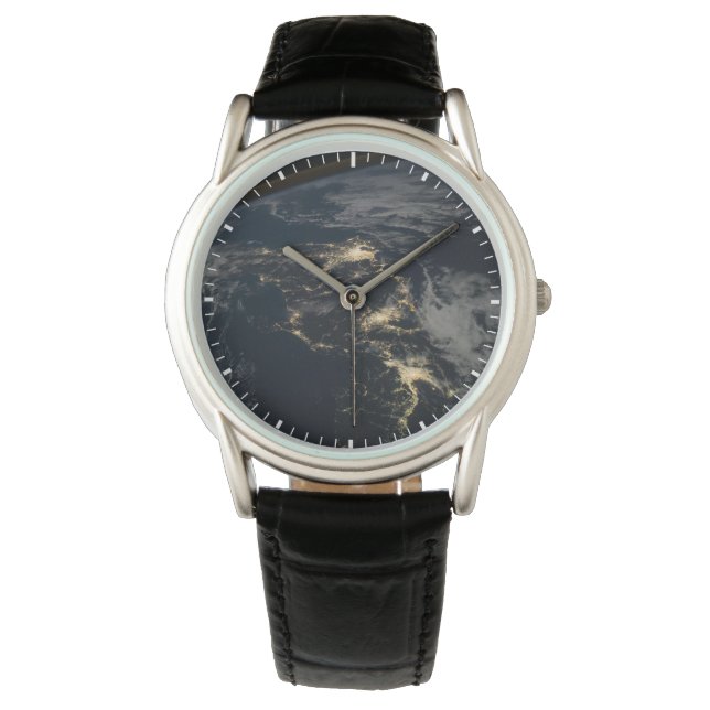 De stad licht 's nachts in Japan. Horloge (Voorkant)