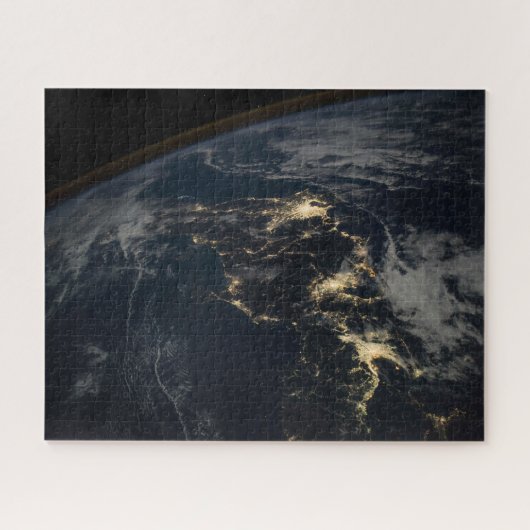 De stad licht 's nachts in Japan. Legpuzzel (Horizontaal)