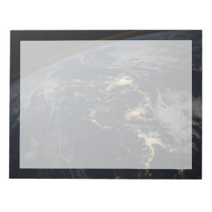 De stad licht 's nachts in Japan. Notitieblok