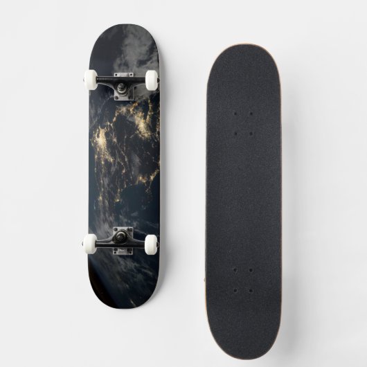 De stad licht 's nachts in Japan. Persoonlijk Skateboard (Voorkant)