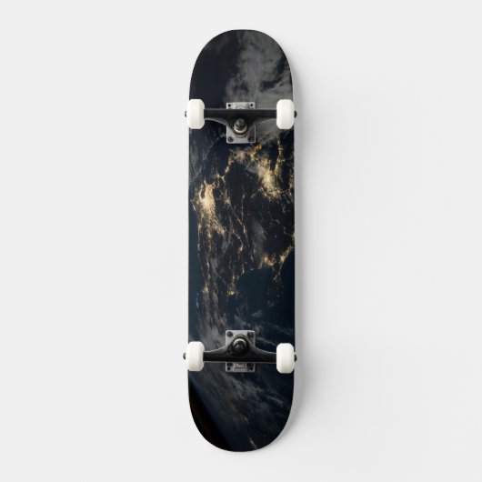 De stad licht 's nachts in Japan. Persoonlijk Skateboard (Voorkant)