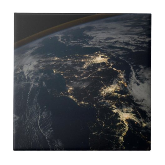 De stad licht 's nachts in Japan. Tegeltje (Voorkant)