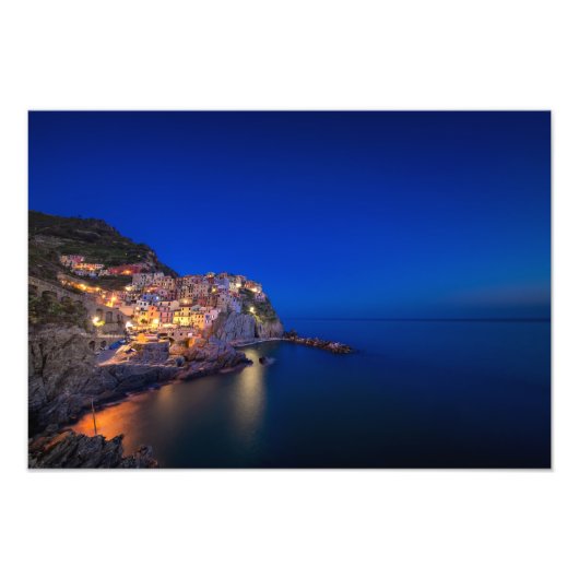 De stad Manarola in de Cinque Terre in de avond Foto Afdruk (Voorkant)