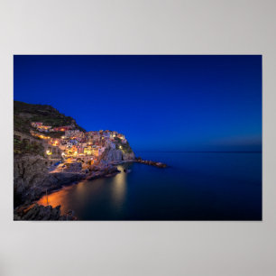 De stad Manarola in de Cinque Terre in de avond Poster