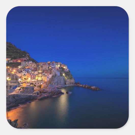 De stad Manarola in de Cinque Terre in de avond Vierkante Sticker (Voorkant)