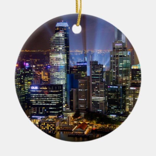 De stad Singapore 's nachts Keramisch Ornament (Voorkant)