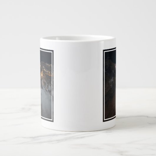 De stadslichten van Jazan en zijn buitenwijken Grote Koffiekop (Voorkant)