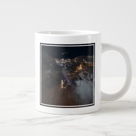 De stadslichten van Jazan en zijn buitenwijken Grote Koffiekop (Rechts)