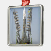 De steigers van de lancering worden opgeheven metalen ornament (Links)