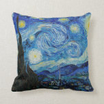De Sterrennacht (1889) van Vincent Van Gogh Pillow Kussen<br><div class="desc">De Sterrennacht is een schilderij van de Nederlandse Post-Impressionistische schilder Vincent van Gogh. Het schildert in juni 1889 en toont het uitzicht uit het oostelijke gedeelte van zijn asielkamer op Saint-Rémy-de-Provence, vlak voor zonsopgang, met toevoeging van een denkbeeldig dorp. Het ligt sinds 1941 in het permanent collectie van het Museum...</div>