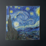 De Sterrennacht, 1889, van Vincent van Gogh Wandkleed<br><div class="desc">De Sterrennacht,  1889 van Vincent van Gogh. Het schildert het uitzicht af uit het oostelijke raam van zijn asielkamer op Saint-Rémy-de-Provence,  vlak voor zonsopgang,  met toevoeging van een denkbeeldig dorp.</div>