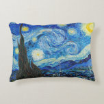 De Sterrennacht | Van Gogh | Accent Kussen<br><div class="desc">De Sterrennacht is een schilderij van de Nederlandse Post-Impressionistische schilder Vincent van Gogh. Het schildert in juni 1889 en toont het uitzicht uit het oostelijke gedeelte van zijn asielkamer op Saint-Rémy-de-Provence,  vlak voor zonsopgang,  met toevoeging van een denkbeeldig dorp.</div>