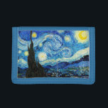 De Sterrennacht van Vincent Van Gogh Drievoud Portemonnee<br><div class="desc">Het schilderij wordt gedomineerd door een door de maan en sterren gevulde nachthemel. Het neemt driekwart van het afbeelding vliegtuig op en lijkt turbulent, zelfs geagiteerd, met intens zwenkende patronen die over zijn oppervlak lijken te rollen als golven. Het wordt gepokkeld met heldere orbs-met inbegrip van de halve maan uiterst...</div>