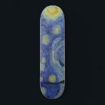 De Sterrennacht (Vincent van Gogh) (bekende kunst) Persoonlijk Skateboard<br><div class="desc">In dit ontwerp staat een beroemd schilderij van de Nederlandse Post-Impressionistische schilder Vincent van Gogh (1853-1890). Het schildert het uitzicht af uit het oostelijke raam van zijn asielkamer op Saint-Rémy-de-Provence, vlak voor zonsopgang; Van Gogh voegde ook een denkbeeldig dorp toe aan de scène. "De Sterrennacht" is een van de meest...</div>