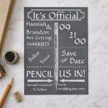 De  stijl van het Chalkboard sparen de Datum/nodig Aankondigingskaart<br><div class="desc">Veel plezier met dit en krijtbordgeïnspireerde grafische ontwerp. Aanbevolen is een stijl banner en een stijlpotlood. De gasten zullen onder de indruk zijn van uw verzoek om uw datum op hun kalender te houden! De achtergrondkleur kan worden veranderd om uw eigen kleurenschema te passen. Tekstlettergrootte, -stijl en -kleur kunnen ook...</div>