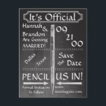 De  stijl van het Chalkboard sparen de Datum/nodig Aankondigingskaart<br><div class="desc">Veel plezier met dit en krijtbordgeïnspireerde grafische ontwerp. Aanbevolen is een stijl banner en een stijlpotlood. De gasten zullen onder de indruk zijn van uw verzoek om uw datum op hun kalender te houden! De achtergrondkleur kan worden veranderd om uw eigen kleurenschema te passen. Tekstlettergrootte, -stijl en -kleur kunnen ook...</div>