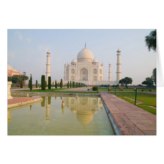 De stille vreedzame Taj Mahal in zonsopgang een va (Voorkant Horizontaal)