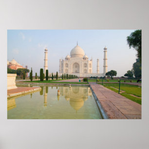 De stille vreedzame Taj Mahal in zonsopgang een va Poster
