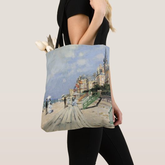 De stoep in Trouville door Claude Monet Tote Bag (Dichtbij)