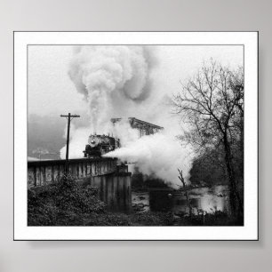 De stoommotor die over een Brug komt Poster