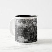 De strijd tegen Cedar Creek Tweekleurige Koffiemok (Voorkant links)