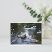 De stroom stroomt zachtjes. briefkaart (Staand voorkant)