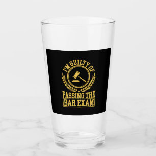 De student is onschuldig om het barexamen over te glas