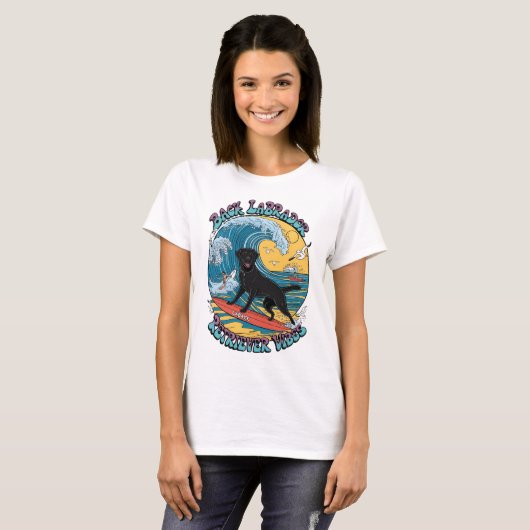 De Surfing Pup Black Labrador Retriever T-shirt (Voorkant volledig)