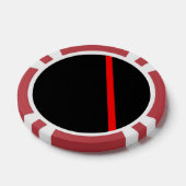 De symbolische dunne rode lijn op zwart poker chips (Enkel)