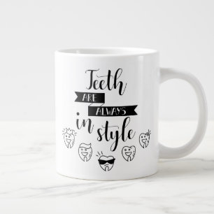 De tanden zijn altijd in stijl grote koffiekop