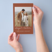 De Terracotta van de begroting bewaart de Datacomm Flyer (Hand)