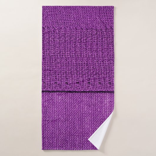 de textuur van het breiwerk, een gewoon paars badhanddoek (Badhanddoek)