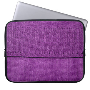 de textuur van het breiwerk, een gewoon paars  laptop sleeve