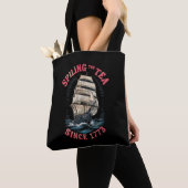 De thee morsen sinds 1773 4 juli tote bag (Dichtbij)