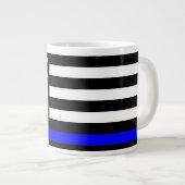 De Thin Blue Line Black en White US vlag Grote Koffiekop (Voorkant rechts)
